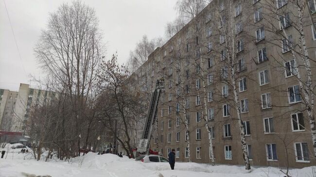 Ликвидация пожара в доме на улице Молодежный Бульвар в Октябрьском районе города Уфы