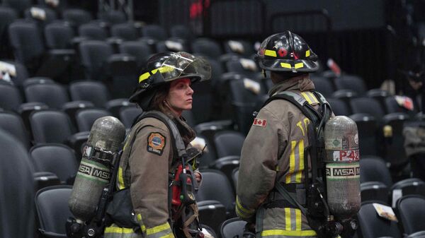 Пожарные на матче Торонто - Индиана
