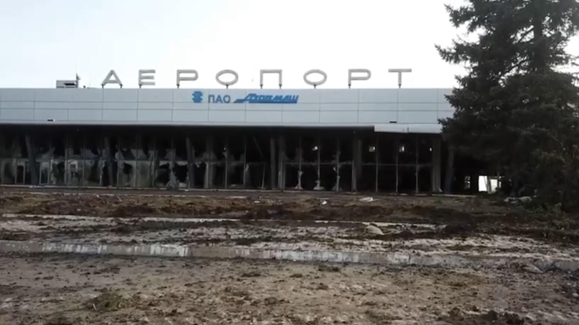 Кадры освобожденного аэропорта от ВСУ в Мариуполе - РИА Новости, 1920, 27.03.2022