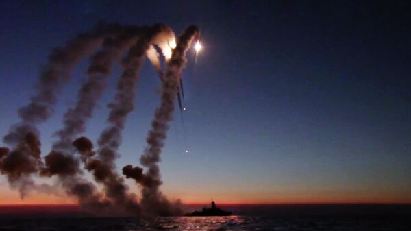 Ракеты Калибр, выпущенные с корабля ВМФ РФ по инфраструктуре украинской армии. Кадр видео