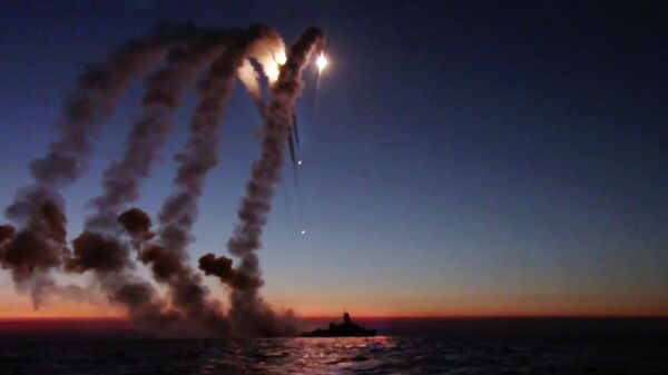 Ракеты Калибр, выпущенные с корабля ВМФ РФ по инфраструктуре украинской армии. Кадр видео