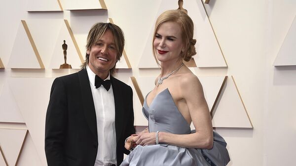 Кит Урбан и Николь Кидман на красной ковровой дорожке перед церемонией вручения премии Оскар