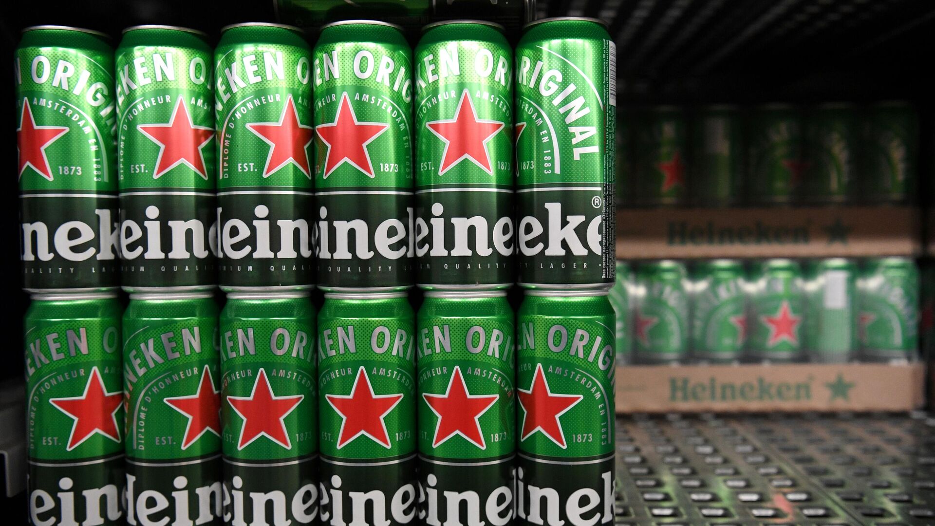 Пиво Heineken на полках в магазине - РИА Новости, 1920, 19.04.2023