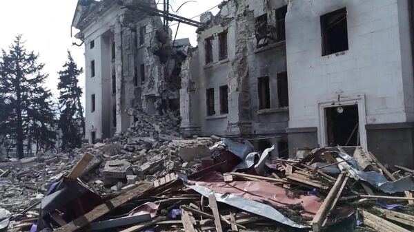 Кадры театра в Мариуполе после взрыва боевиками нацбатальона Азов