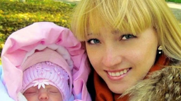 Кристина Жук и ее 10-месячная дочка Кира стали жертвами обстрела Горловки 27 июля 2014 года. 
