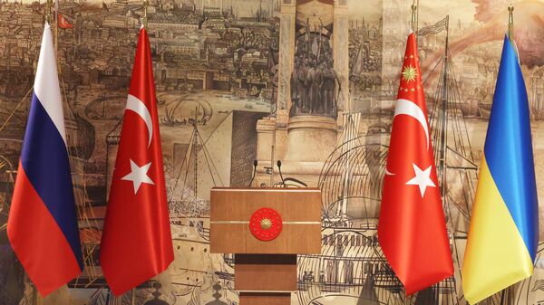 Перед началом российско-украинских переговоров во дворце Долмабахче в Стамбуле