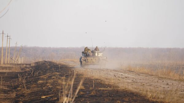 Танк вооруженных сил ДНР в районе села Славное Донецкой области