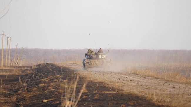 Танк вооруженных сил ДНР в районе села Славное Донецкой области