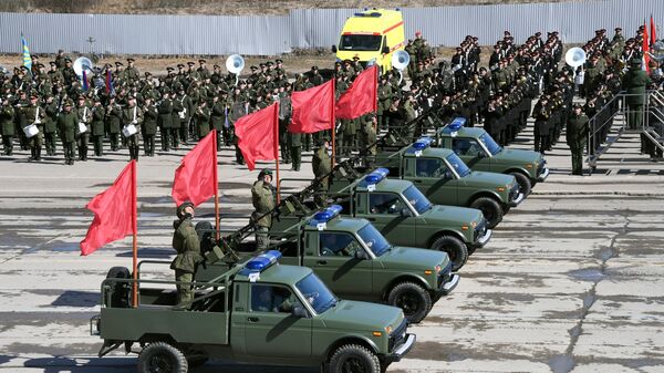 Пикапы на базе ВАЗ-2121 Нива во время репетиции парада Победы на военном полигоне Алабино