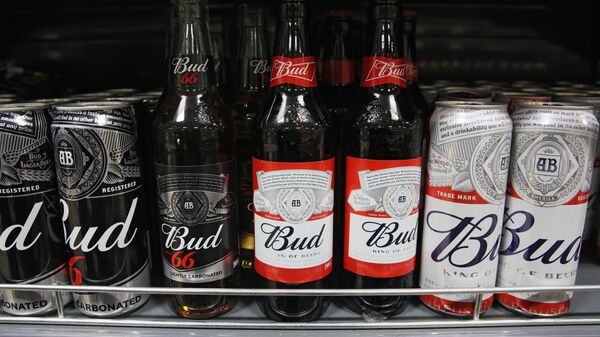 Пиво Bud на полке магазина