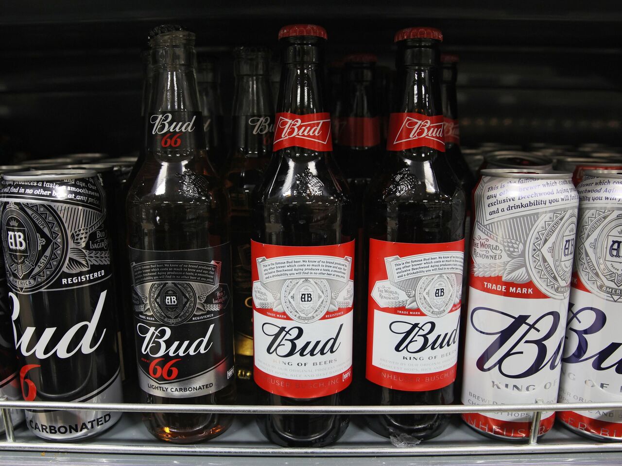 AB InBev попросило приостановить лицензию и продажу бренда Bud в России -  РИА Новости, 29.03.2022