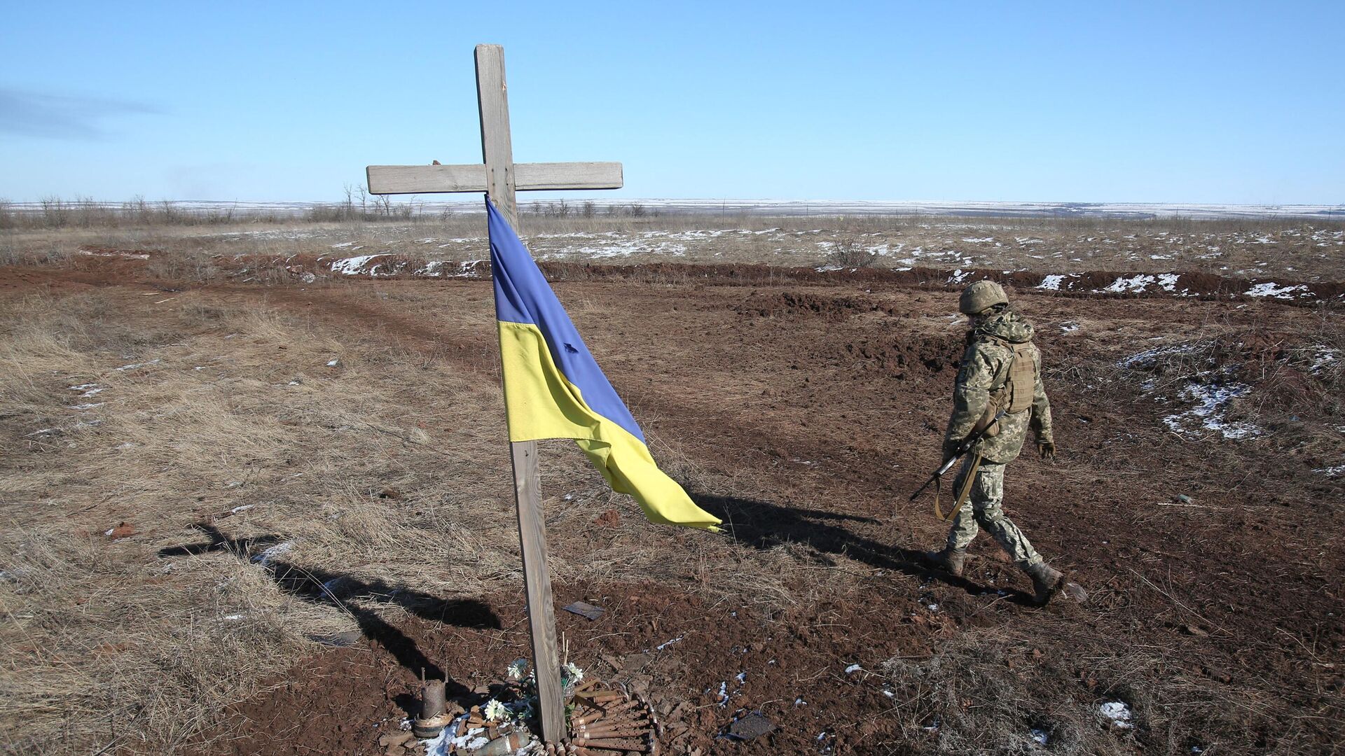 Украинский солдат в городе Светлодарск под Донецком - РИА Новости, 1920, 30.03.2022