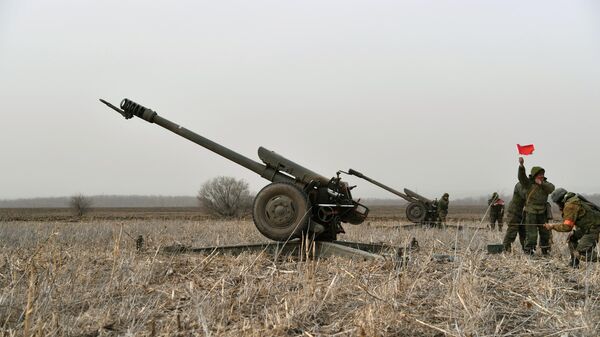Артиллеристы ВС ДНР на позиции в Донецкой области