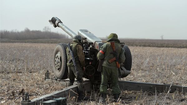 Артиллерийский расчет на позиции в Донецкой области