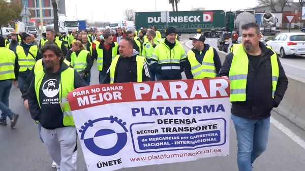Акция протеста дальнобойщиков в Барселоне из-за высоких цен на топливо