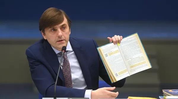 Министр просвещения РФ Сергей Кравцов на пресс-конференции Украинские учебники как элемент пропаганды ненависти 