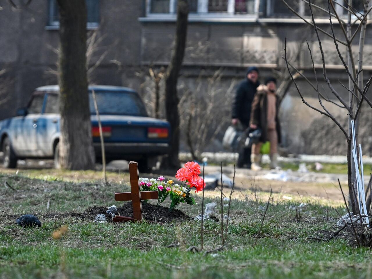 Хороним людей во дворах