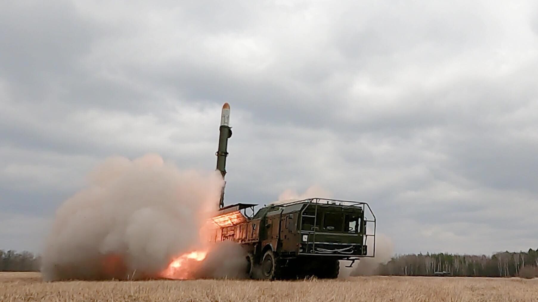 Удар оперативно-тактическим ракетным комплексом Искандер по объектам ВСУ на территории Украины - РИА Новости, 1920, 31.03.2022