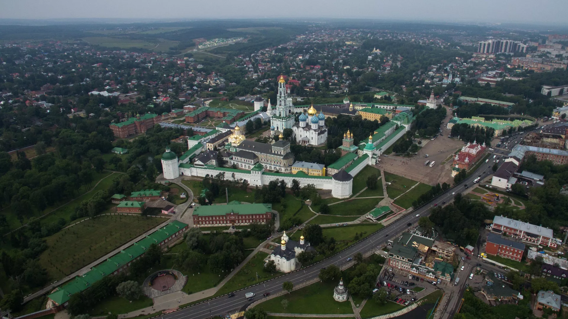 Троице-Сергиева лавра в городе Сергиевом Посаде Московской области Троице-Сергиева лавра в городе Сергиевом Посаде Московской области - РИА Новости, 1920, 17.07.2022