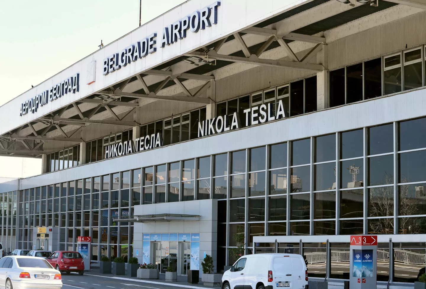 Здание аэропорта Никола Тесла в Белграде Здание аэропорта Никола Тесла в Белграде