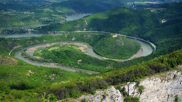 СМИ: в Сербии трое россиян заблудились в Овчарско-Кабларском ущелье
