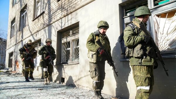 Военнослужащие ДНР проводят зачистку Левобережного района Мариуполя