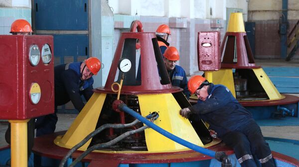 Рабочие на насосной станции Северо-Крымского канала