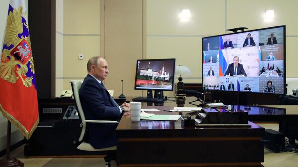 Президент РФ Владимир Путин проводит в режиме видеоконференции совещание по развитию авиаперевозок и авиастроения