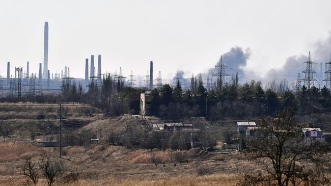 Вид на завод Азовсталь со стороны поселка Сартана