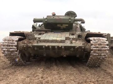 Кадры захваченной бронетехники ВСУ в окрестностях Чернигова