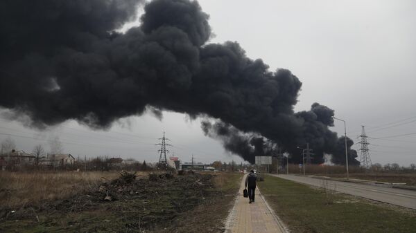 Столб дыма от пожара в Белгороде