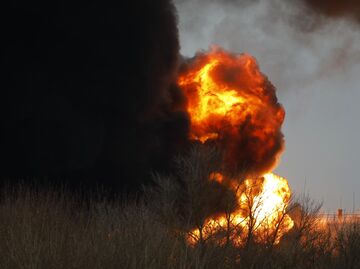 Пожар на нефтебазе в Белгороде