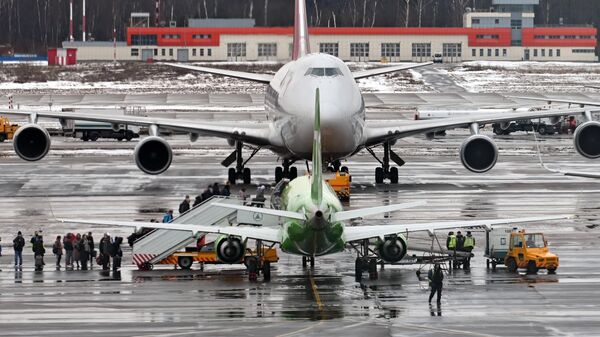 Самолеты в аэропорту Домодедово в Москве
