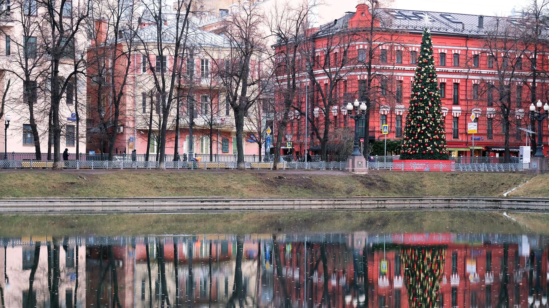 патриаршие пруды в москве зимой