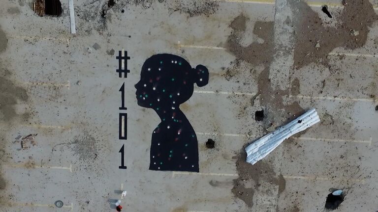 Граффити в память о детях-жертвах войны появился в руинах аэропорта