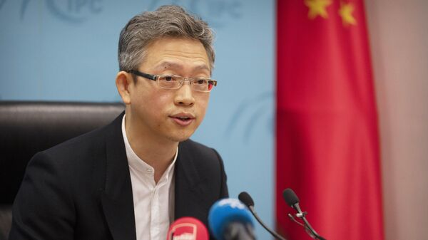 Глава Департамента Европы МИД Китая Ван Лутун на брифинге в Министерстве иностранных дел КНР в Пекине