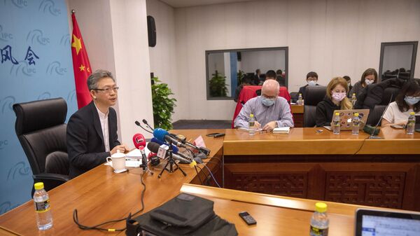 Глава Департамента Европы МИД Китая Ван Лутун на брифинге в Министерстве иностранных дел КНР в Пекине