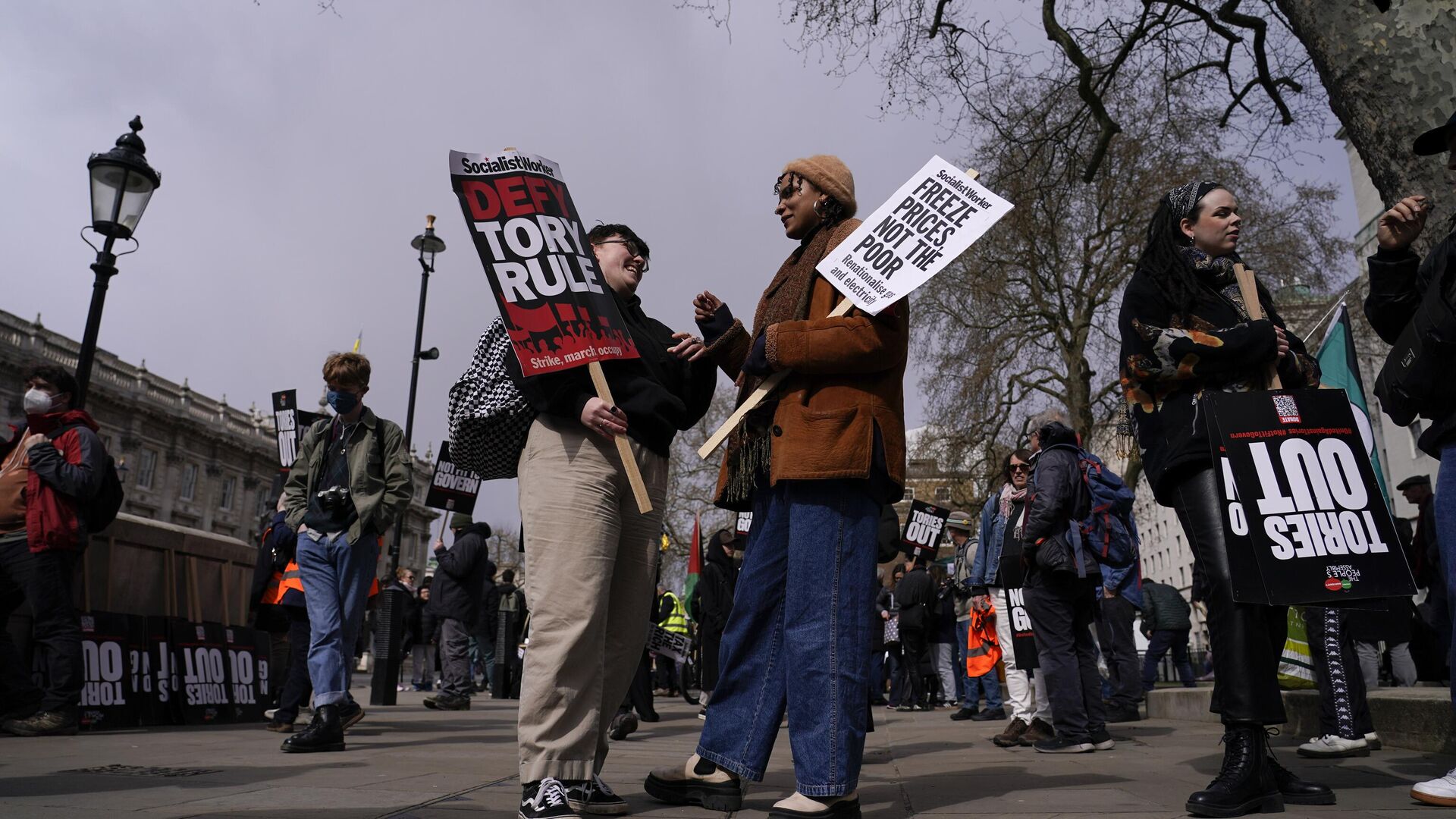 Участники протеста против роста уровня цен в Лондоне, Великобритания - РИА Новости, 1920, 02.04.2022