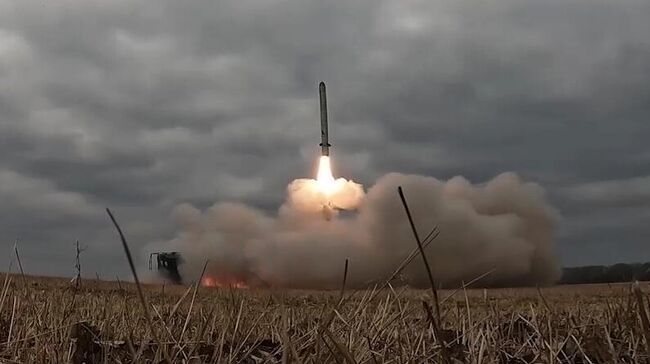 Удар оперативно-тактическим ракетным комплексом Искандер по объектам ВСУ на территории Украины
