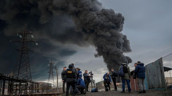 Дым от пожара на НПЗ в Одессе