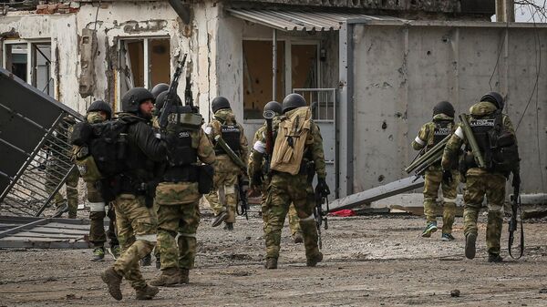 Бойцы полка полиции специального назначения имени Ахмата-Хаджи Кадырова в Мариуполе