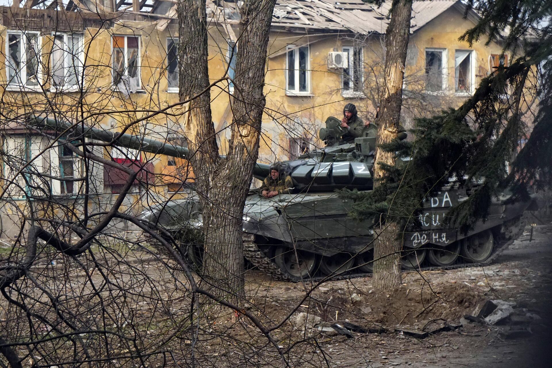 Военнослужащие НМ ДНР во время боестолкновений в Левобережном районе Мариуполя - РИА Новости, 1920, 04.04.2022