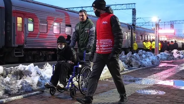Беженцы из Донецкой и Луганской народных республик прибыли в Казань - РИА Новости, 1920, 03.04.2022