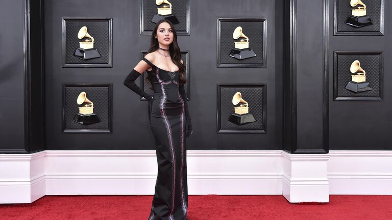 Оливия Родриго на красной дорожке 64-й ежегодной церемонии вручения премии Грэмми