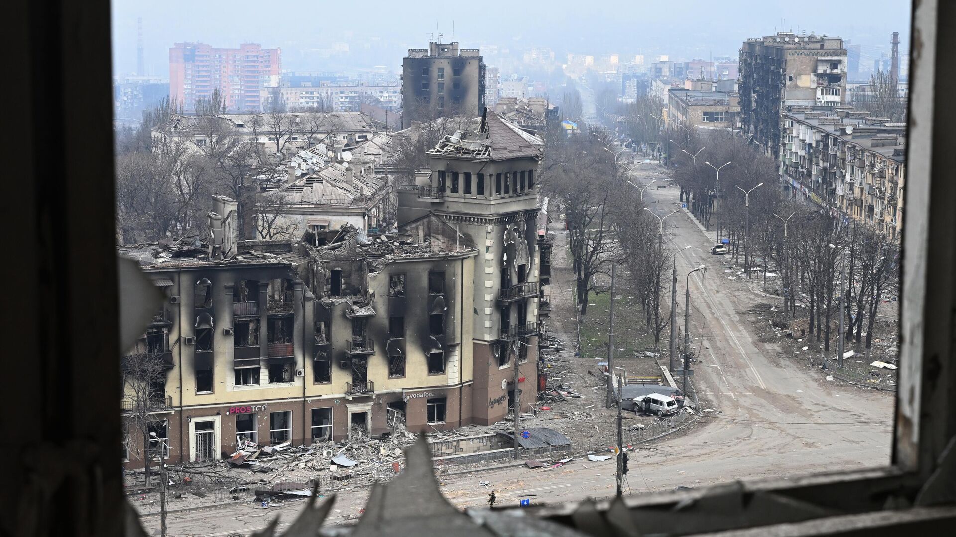 Пересечение проспекта Металлургов и проспекта Мира в Мариуполе Пересечение проспекта Металлургов и проспекта Мира в Мариуполе - РИА Новости, 1920, 06.04.2022