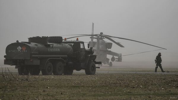 Топливозаправщик на полевом аэродроме ВКС России в зоне проведения специальной военной операции на Украине