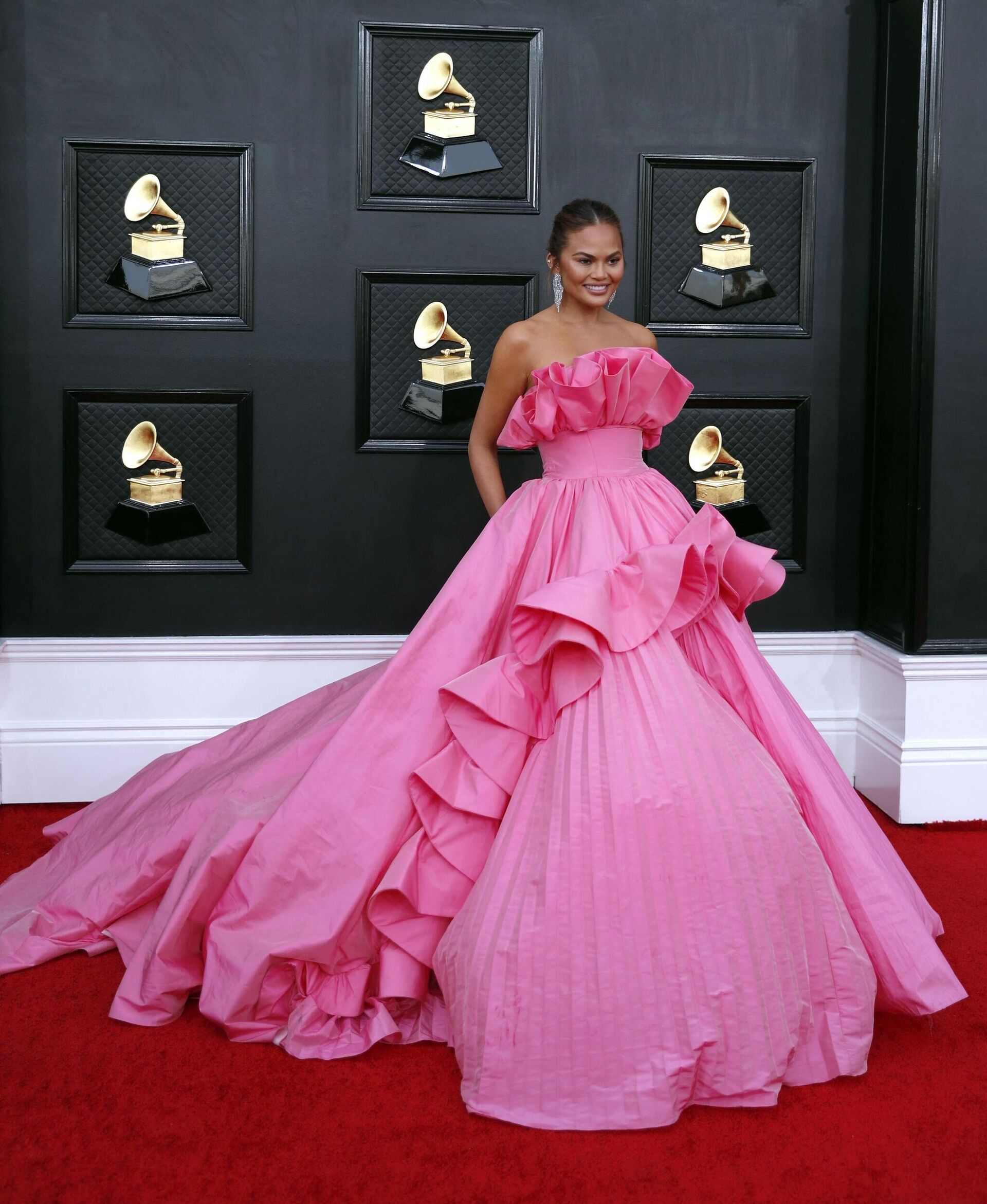 Крисси Тайген на красной дорожке 64-й ежегодной церемонии вручения премии Грэмми - РИА Новости, 1920, 04.04.2022