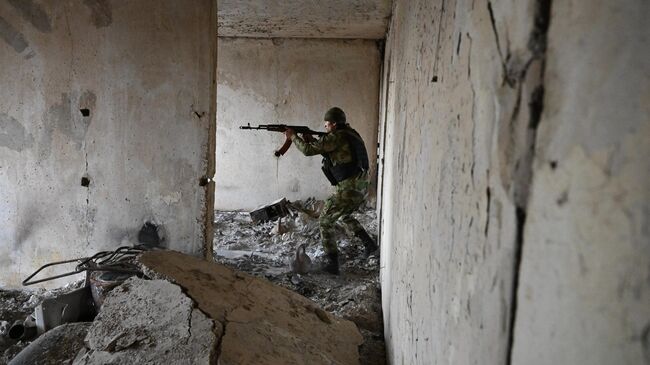 Боец специального отряда быстрого реагирования Ахмат в Мариуполе