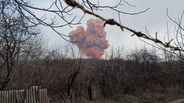 Дым после взрыва в Рубежном
