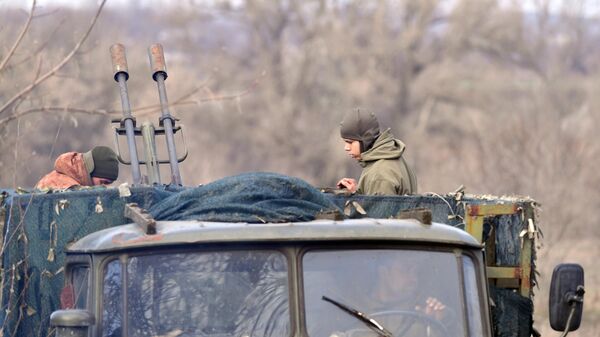 Военнослужащие Народной милиции ЛНР на позиции в Луганской области